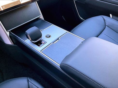 New 2026 Land Rover Range Rover SE image 9