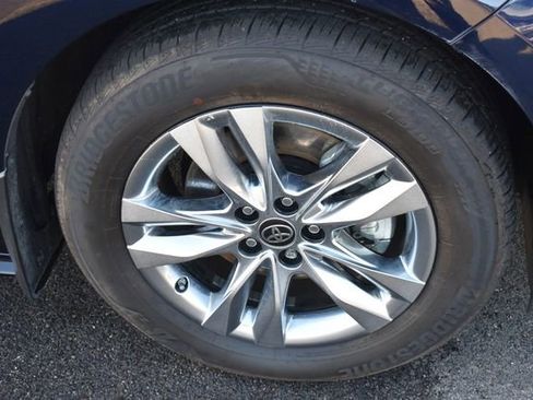 Used 2023 Toyota Sienna Limited image 11