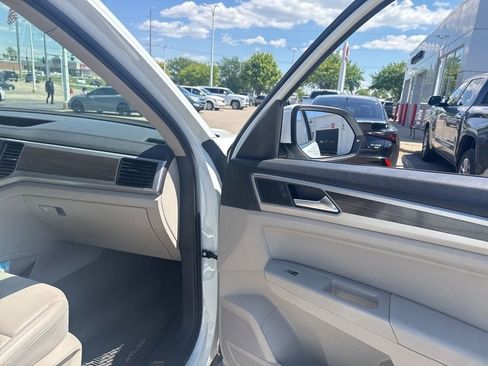 Used 2019 Volkswagen Atlas SEL R-Line AWD/4WD image 17