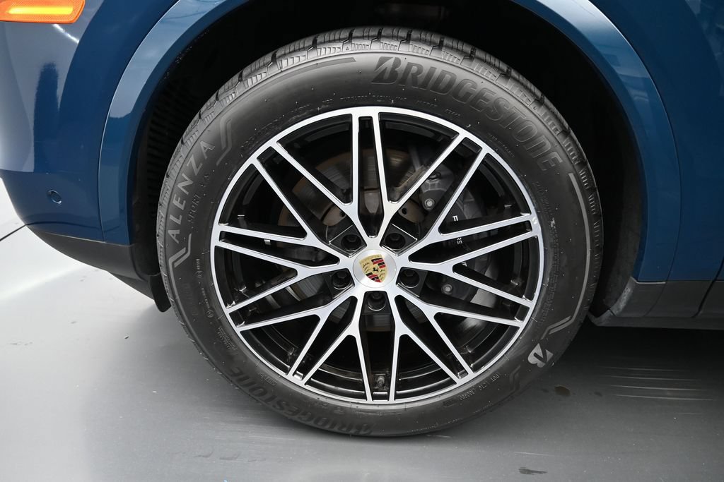 Certified 2024 Porsche Cayenne AWD/4WD image 9