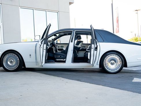 Used 2019 Rolls-Royce Phantom Sedan RWD image 17