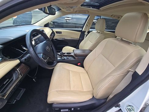 Used 2014 Toyota Avalon Limited w/ Technology Package FWD image 3