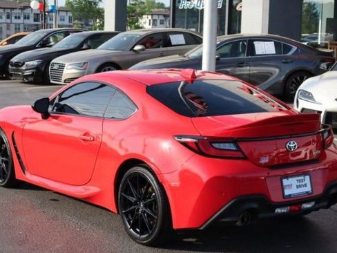 Used 2022 Toyota GR86 Premium w/ ALL Weather Mat Package (TMS) RWD image 2