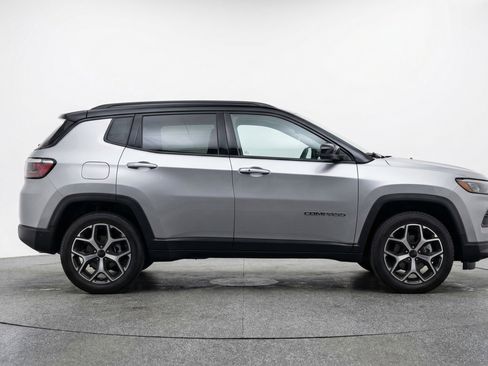 Used 2025 Jeep Compass Limited AWD/4WD image 11