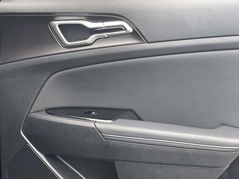 Used 2024 Kia Sportage EX image 18