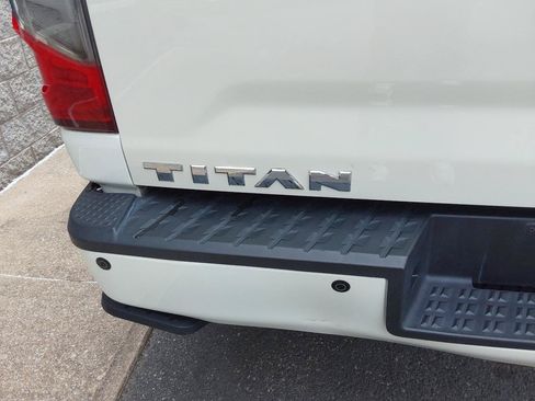 Used 2017 Nissan Titan PRO-4X w/ Pro-4x Convenience Package AWD/4WD image 5