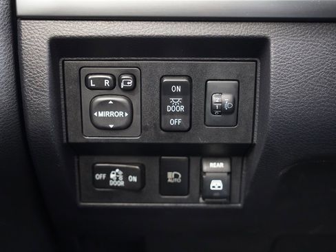 Used 2018 Toyota Tundra Platinum image 33