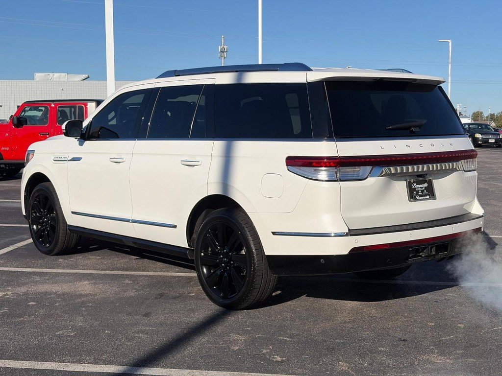 Used 2023 Lincoln Navigator Reserve AWD/4WD image 9