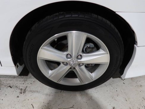Used 2011 Toyota Camry SE w/ SE Extra-Value Pkg #1 FWD image 35