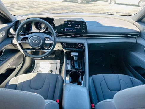 Used 2023 Hyundai Elantra Blue image 27