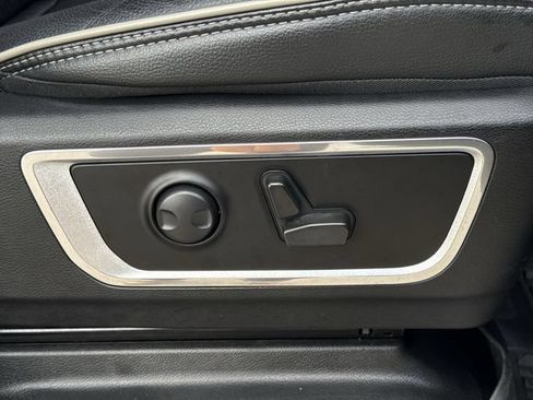 Used 2022 RAM 1500 Laramie AWD/4WD image 30