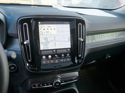 New 2026 Volvo XC40 B5 Ultra w/ Protection Package Premier image 15