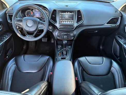 Used 2022 Jeep Cherokee Trailhawk image 23