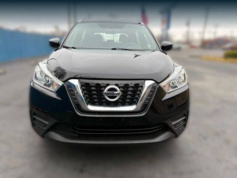 Used 2019 Nissan Kicks S image 2