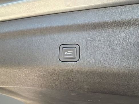 Certified 2023 Chevrolet Tahoe Z71 w/ Luxury Package image 40