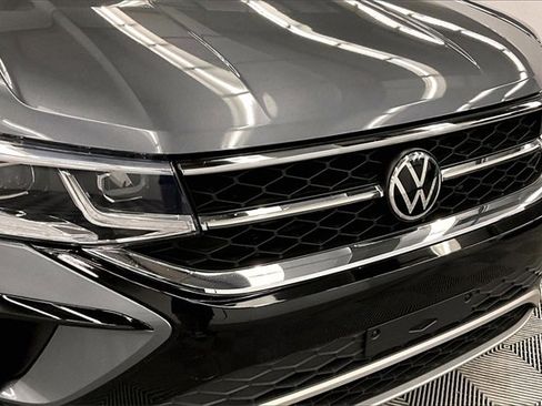 Used 2022 Volkswagen Taos SEL image 28