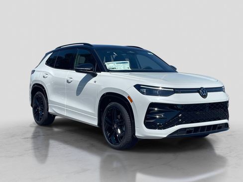 New 2026 Volkswagen Tiguan SE R-Line FWD image 1