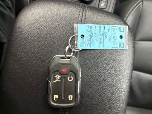 Used 2024 GMC Terrain SLT image 38