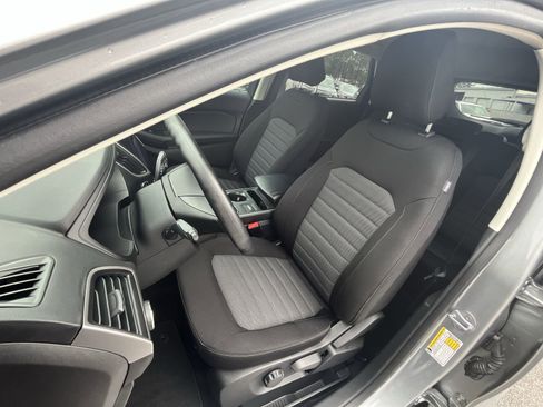 Used 2024 Ford Edge SE w/ Black Appearance Package image 14