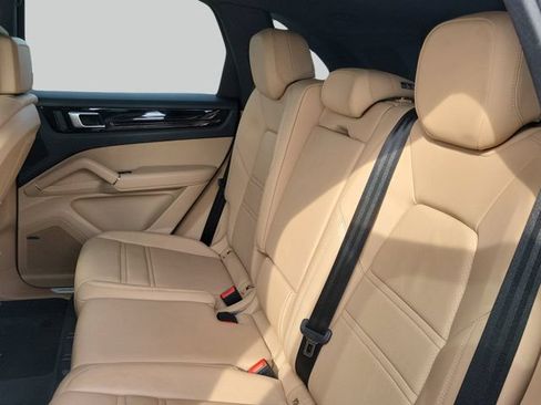 Used 2022 Porsche Cayenne Platinum Edition AWD/4WD image 11