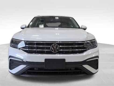 Used 2023 Volkswagen Tiguan SE AWD/4WD image 4