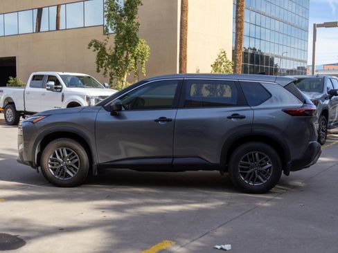 Used 2023 Nissan Rogue S FWD image 7