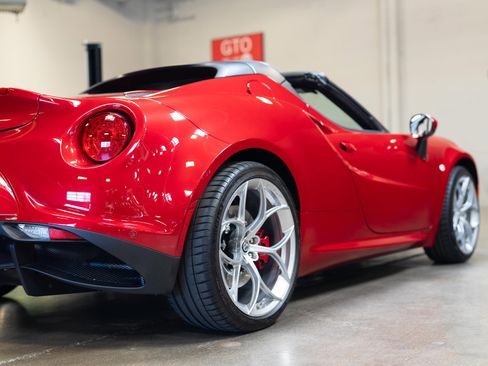 Used 2018 Alfa Romeo 4C Spider w/ Convenience Group - Spider image 60