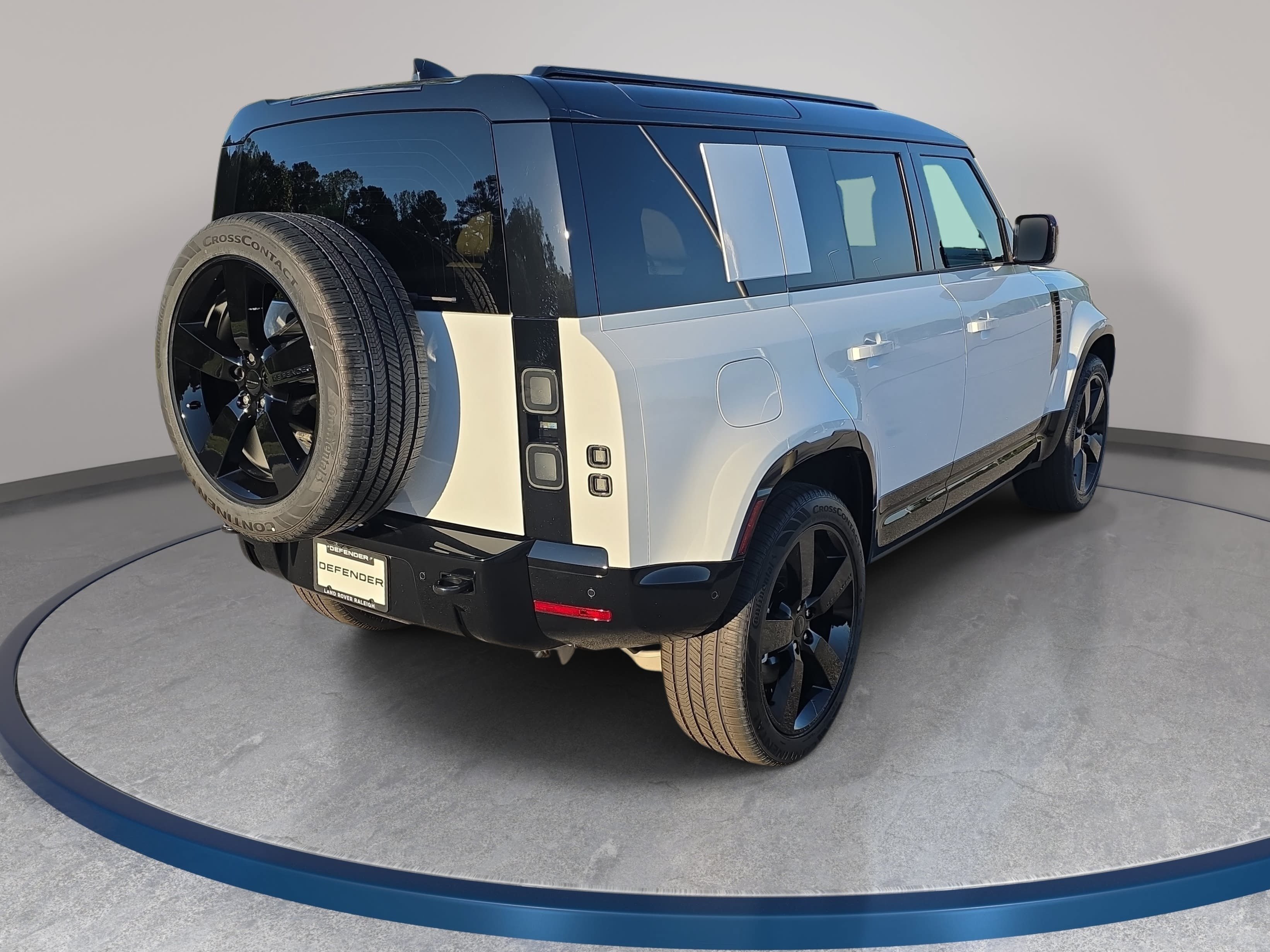 New 2026 Land Rover Defender 110 X-Dynamic SE AWD/4WD image 5