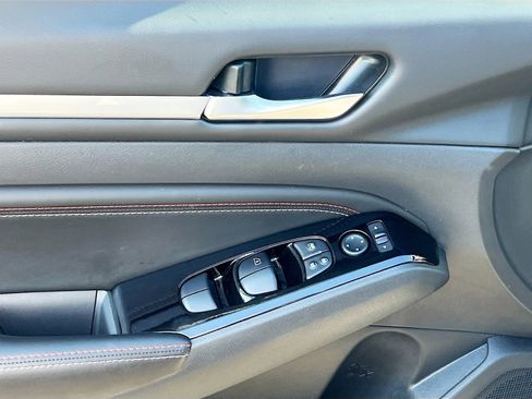 Used 2023 Nissan Altima 2.5 SR w/ SR Premium Package image 18