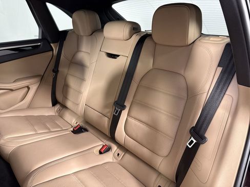 Certified 2023 Porsche Macan S AWD/4WD image 21