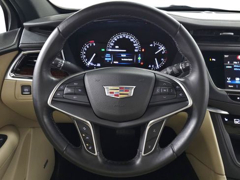 Used 2017 Cadillac XT5 Luxury w/ Driver Awareness Package AWD/4WD image 19