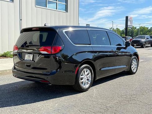 Used 2025 Chrysler Voyager LX FWD image 21