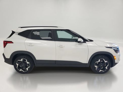 Used 2024 Kia Seltos EX AWD/4WD image 3
