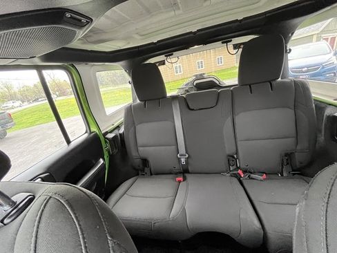Used 2018 Jeep Wrangler Unlimited Sahara w/ Uconnect 4C Nav & Sound Group AWD/4WD image 30
