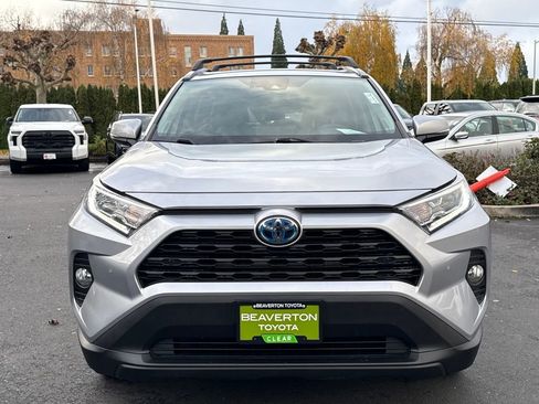 Used 2021 Toyota RAV4 XLE Premium image 10