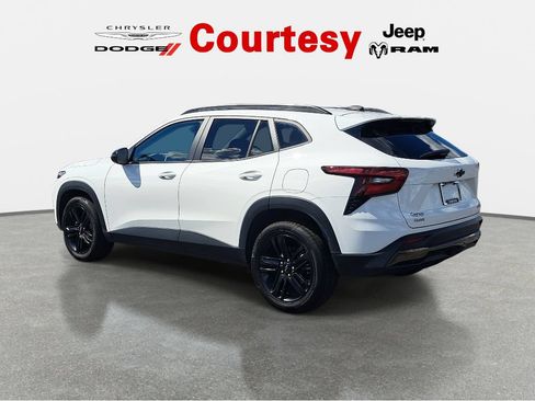 Used 2025 Chevrolet Trax ACTIV w/ Sunroof Package FWD image 6