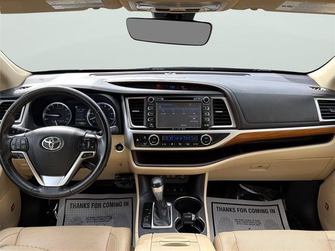 Used 2017 Toyota Highlander AWD V6 image 22
