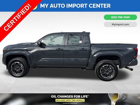 Used 2025 Toyota Tacoma TRD Sport image 4