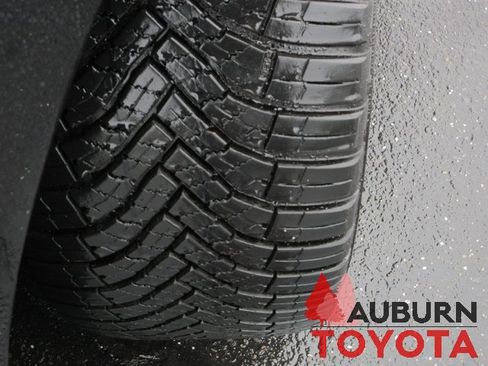 Used 2022 Toyota Avalon XSE image 5