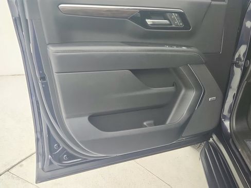 Used 2025 Chevrolet Tahoe Premier AWD/4WD image 23