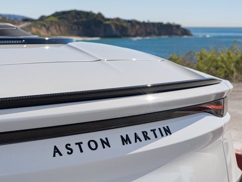 Used 2023 Aston Martin DBS Volante image 28