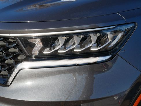 Certified 2023 Kia Sorento EX image 16
