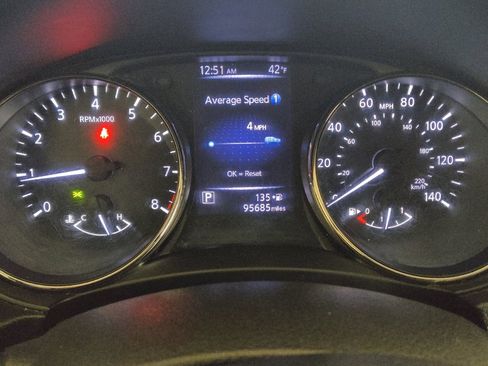 Used 2018 Nissan Rogue Sport SV image 23