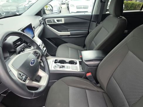 Used 2023 Ford Explorer XLT image 17