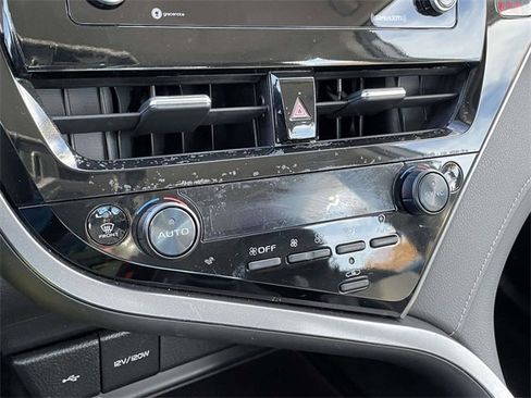 Used 2024 Toyota Camry SE image 30