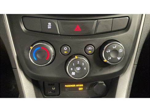 Used 2020 Chevrolet Trax LT w/ LT Convenience Package AWD/4WD image 14