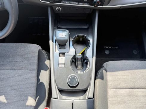 Used 2023 Nissan Rogue SV AWD/4WD image 19