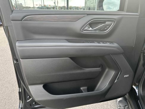 Used 2024 Chevrolet Suburban Z71 w/ Luxury Package image 12