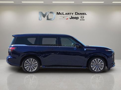 Used 2025 INFINITI QX80 Sensory AWD/4WD image 6