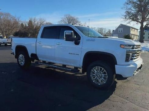Used 2021 Chevrolet Silverado 2500 High Country w/ Z71 Off-Road Package image 2